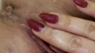 Close-up squirting orgasms and contractions – QueenOfSquirt