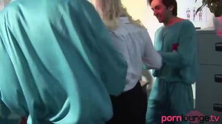 Secretary babe gets dped by patients