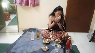 Sasur nay ghar par akalay pakar bhul kay sath garma garam alcohol pikar cigarette smoking, sexy noobs clit nippal charming for play