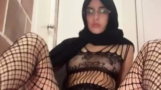 Arab with very hairy snatch, expands her ass-hole and mounts on all fours