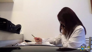 Problems with erection? Doctor Roberta Farnese will take care of it (Italian full sex tape)