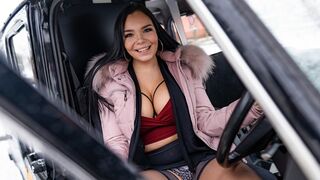 Chubby Taxidriver Sofie Lee gets her Bum Gaped as Fare