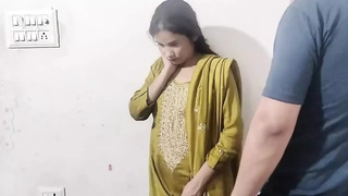 Aunty ka back dekhkar uski jabar dasti chut mari