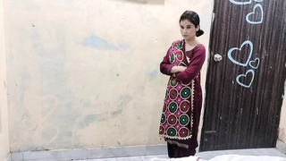Ac banane aaye machanic ne bhabhi ko chod kar pani nikal diya