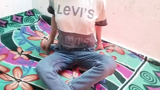 Indian muslim skank ko hotel me jabar dasti pela