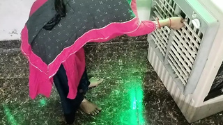 Naukrani ko paise dekar jabar kichen me hi pakad ke pel diya