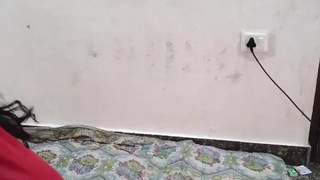 Aunty ko saman dene ke bahane pel diya