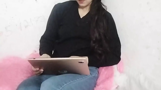 Bhabhi ko ghar bula kar bra khol ke chod diya