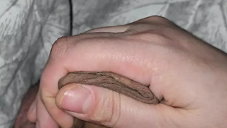 Step mom hand pulled out step son wang without shame and hand-job